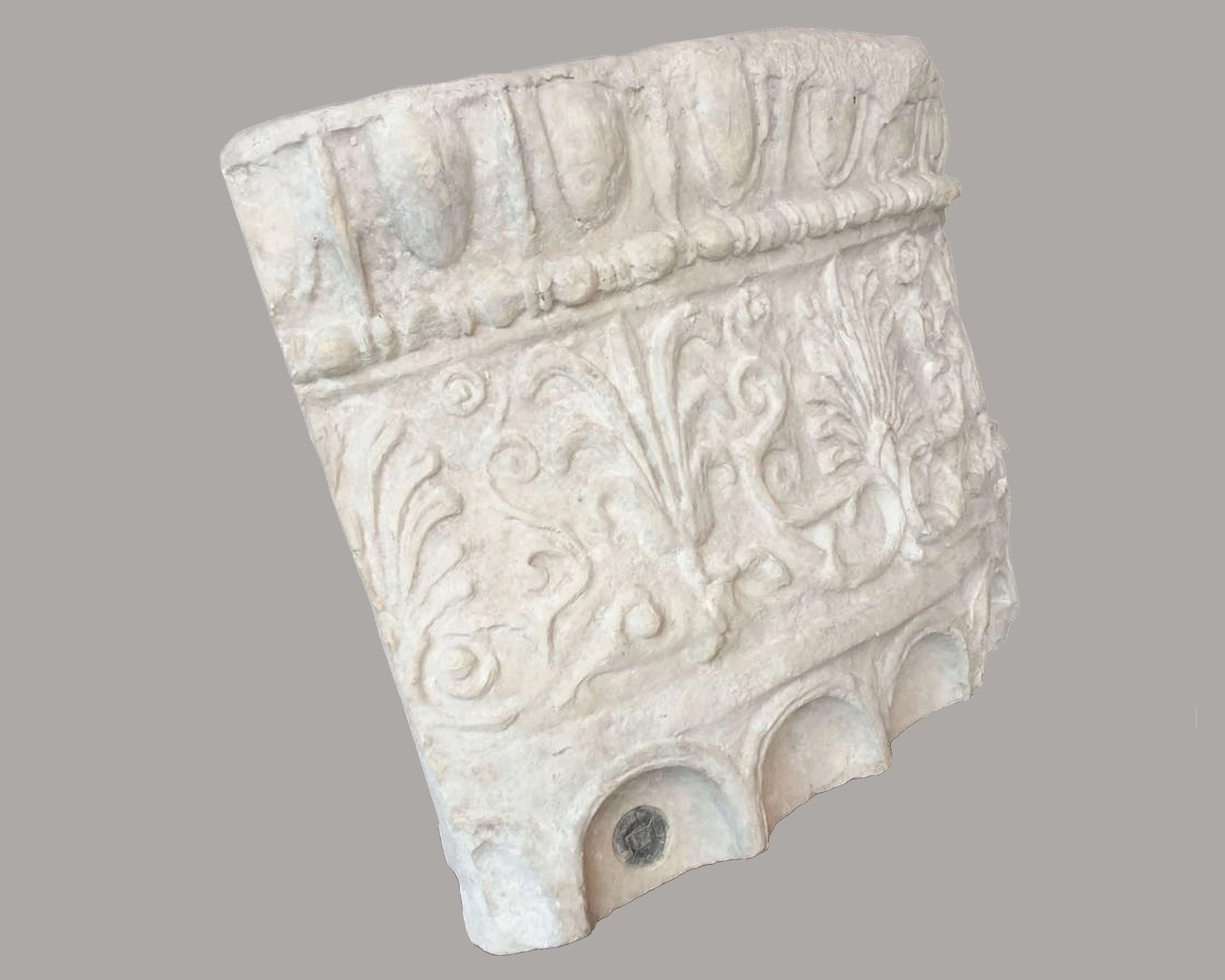 Partie de chapiteau Toscan en plâtre, France fin du XIXème siècle-05