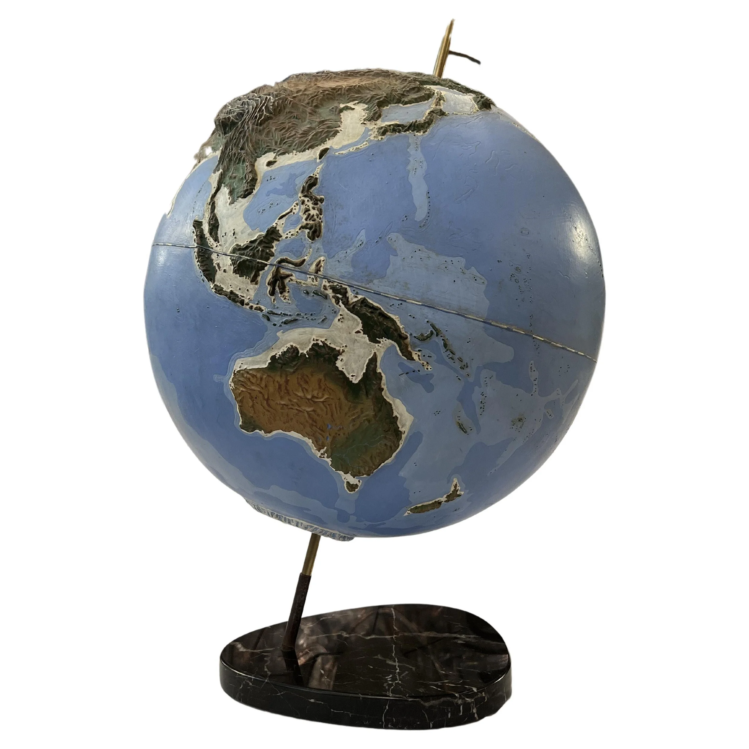 Important globe terrestre en plexiglas peint, France vers 1950-04