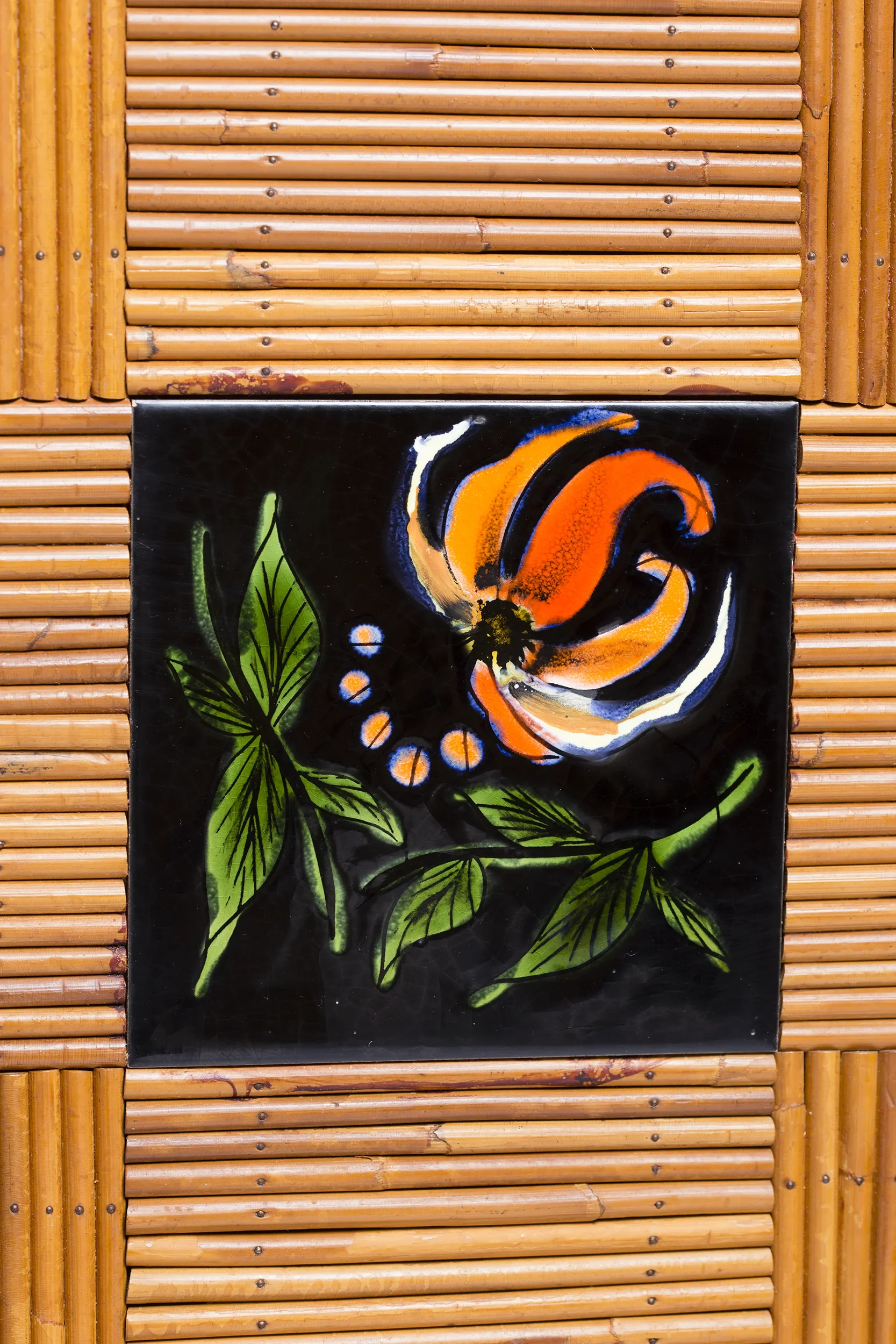 Buffet en rotin à deux portes coulissantes ornées de carreaux en céramique de Roger Capron. France 1950-05