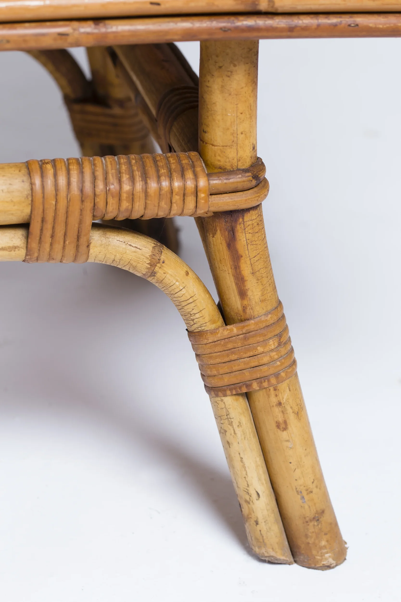 Buffet en rotin à deux portes coulissantes ornées de carreaux en céramique de Roger Capron. France 1950-10