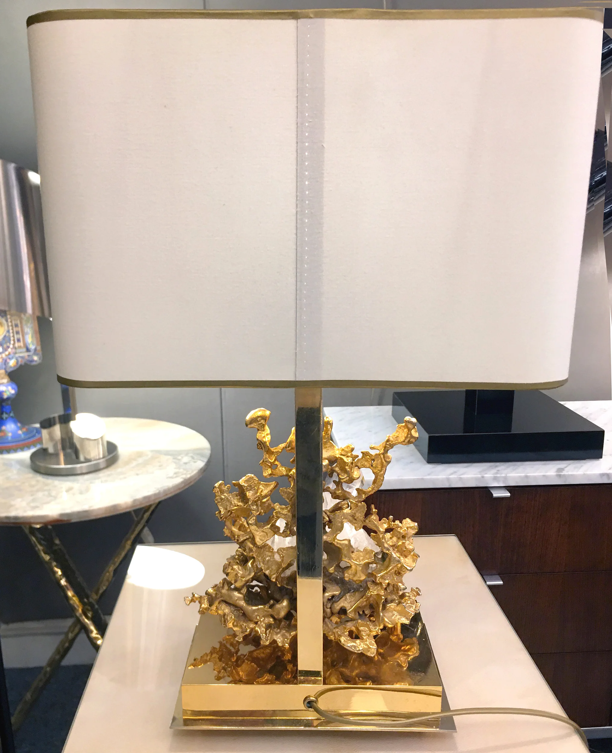 Lampe à poser en bronze doré et cristal de roche. Claude-Victor Boeltz-03