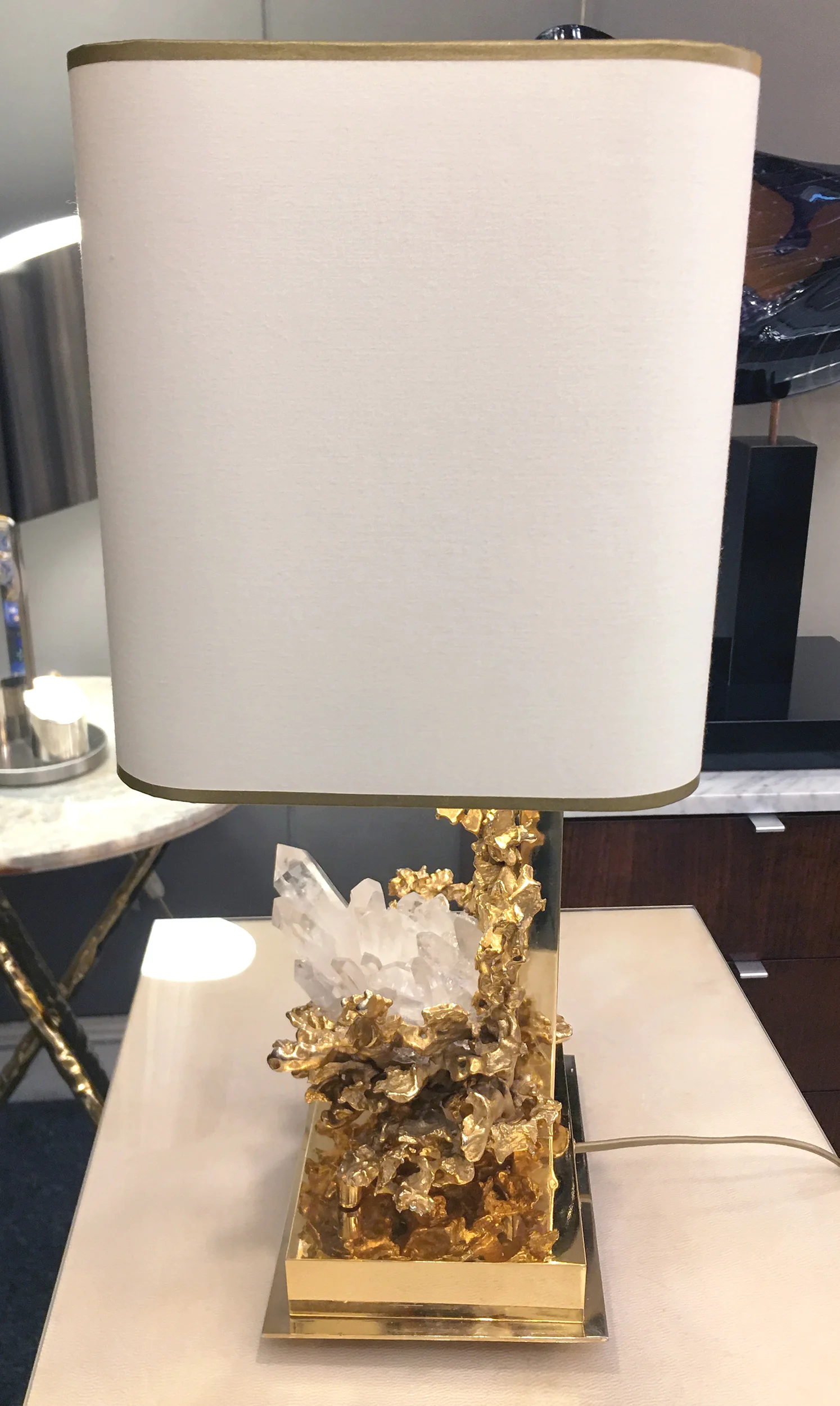 Lampe à poser en bronze doré et cristal de roche. Claude-Victor Boeltz-04
