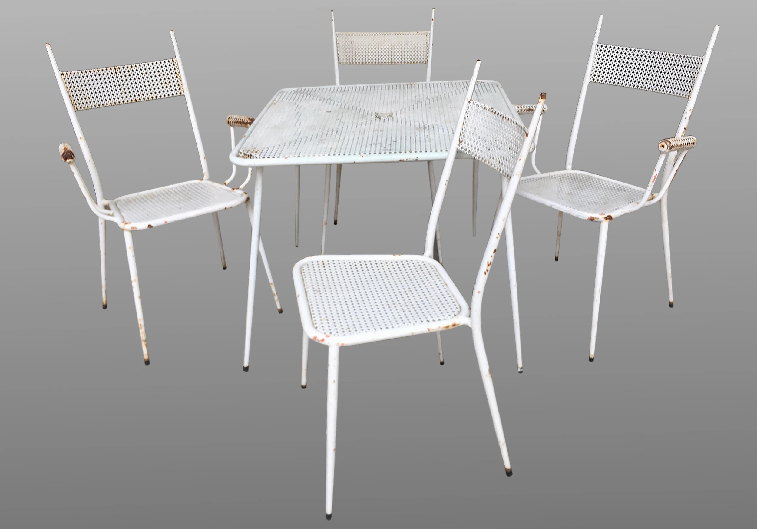 Salon de jardin 1950 en tôle perforée dans le goût de Mathieu Matégot-02