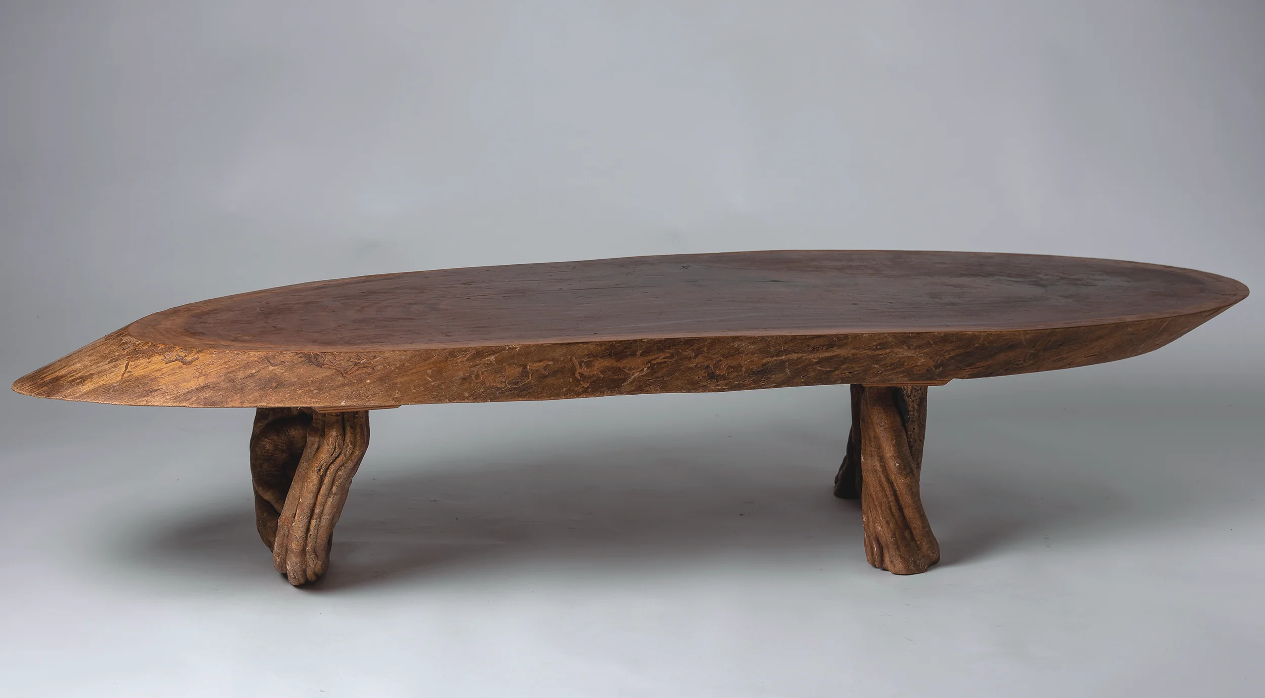 Table basse tranche d'arbre avec piètement en liane-02