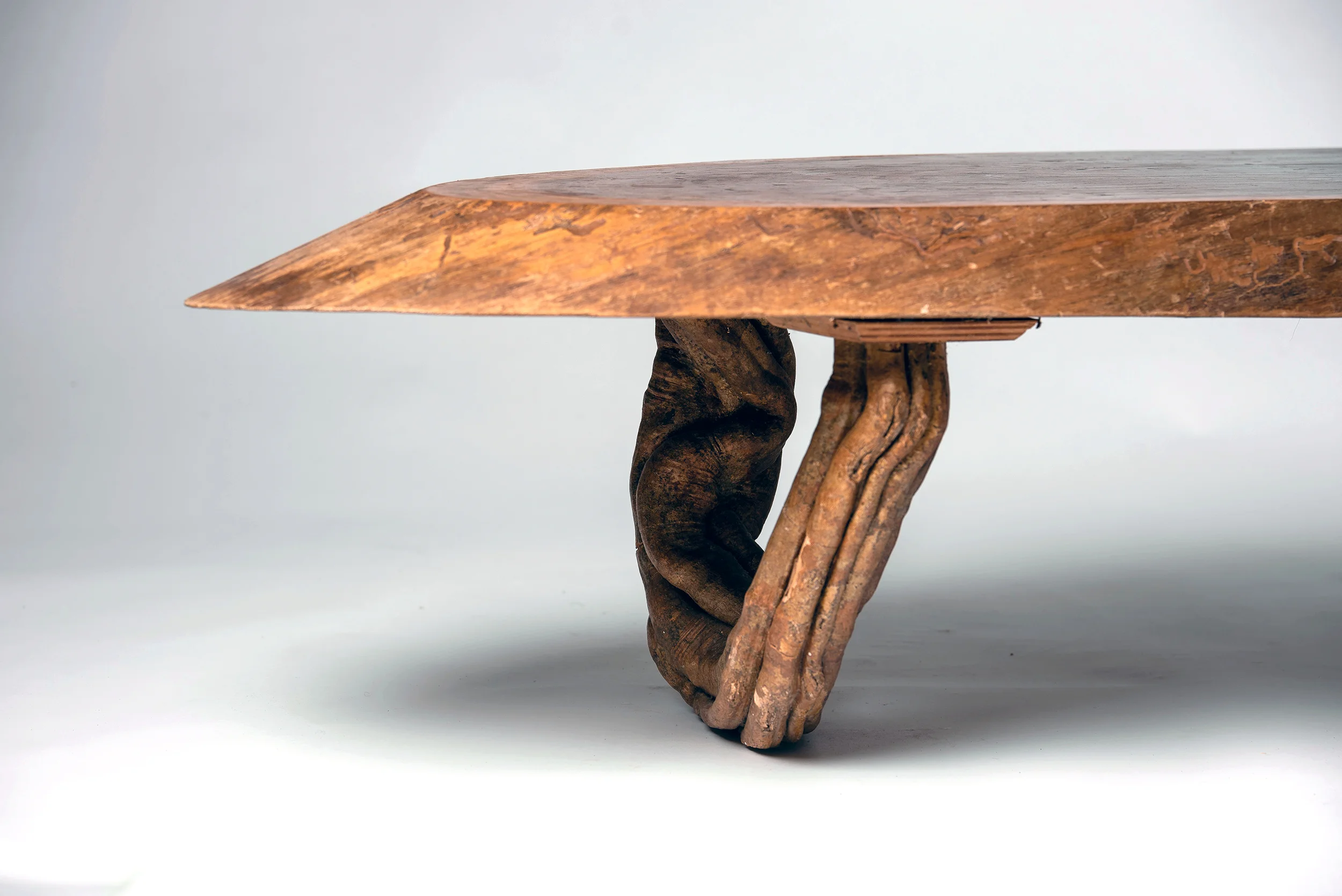 Table basse tranche d'arbre avec piètement en liane-03