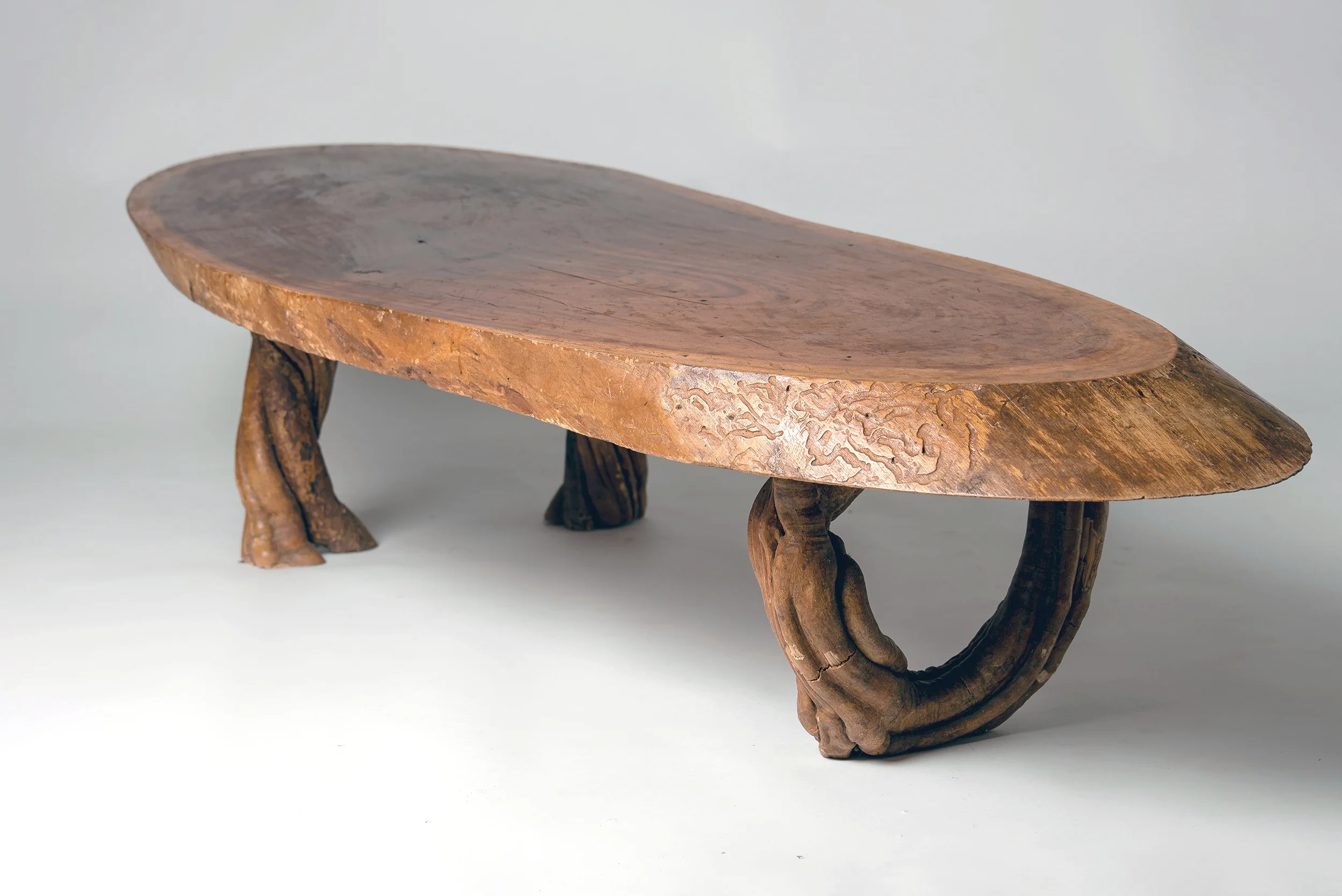 Table basse tranche d'arbre avec piètement en liane-08