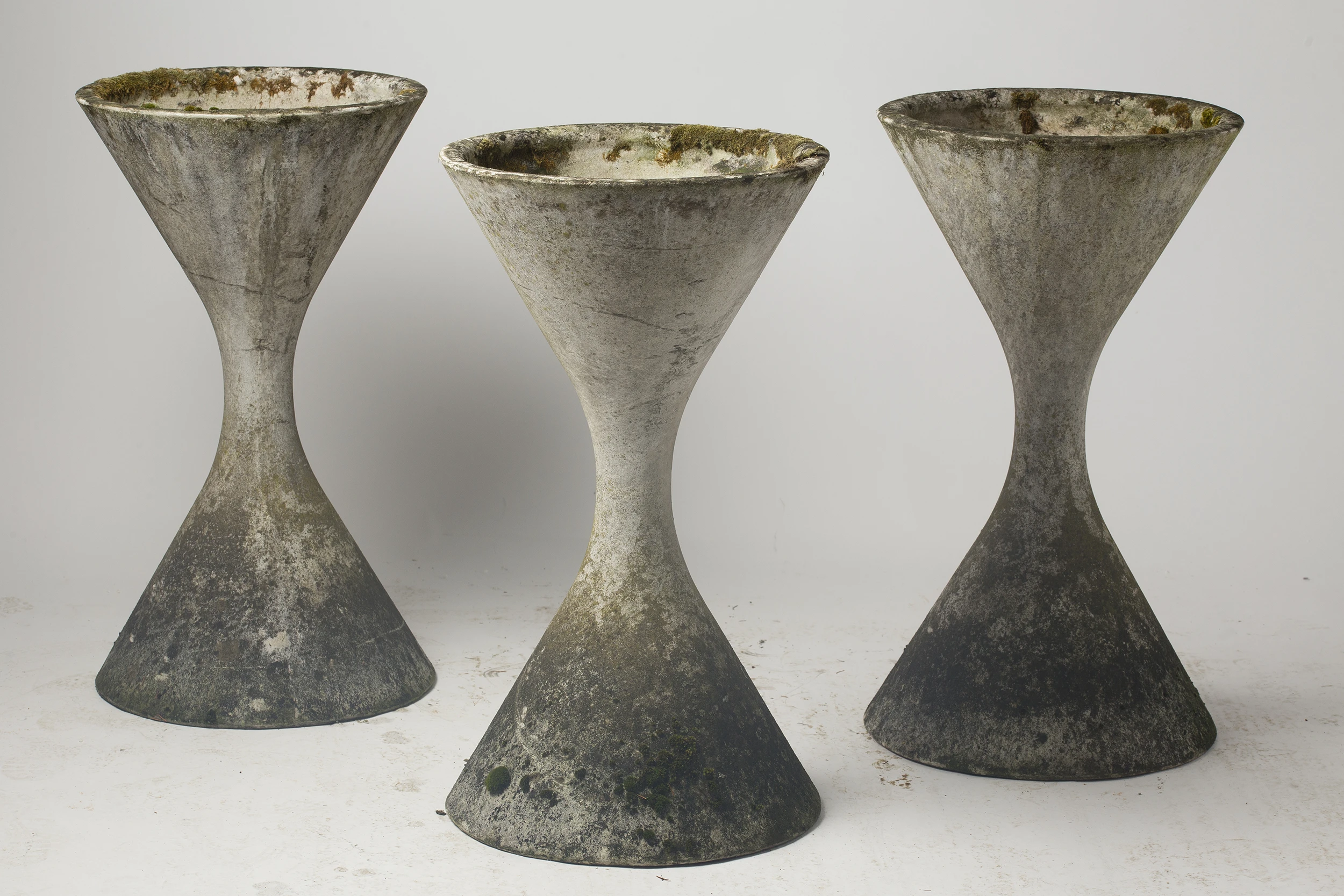 Trois jardinières Diabolo en Eternit. Willy Guhl. Suisse vers 1960-02