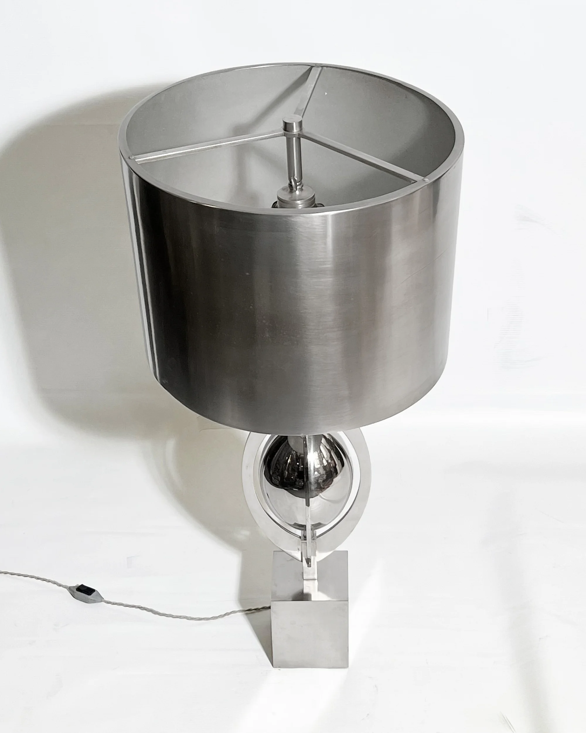 Galerie-Canavese-lampe-ogive-Maison-Charles-03