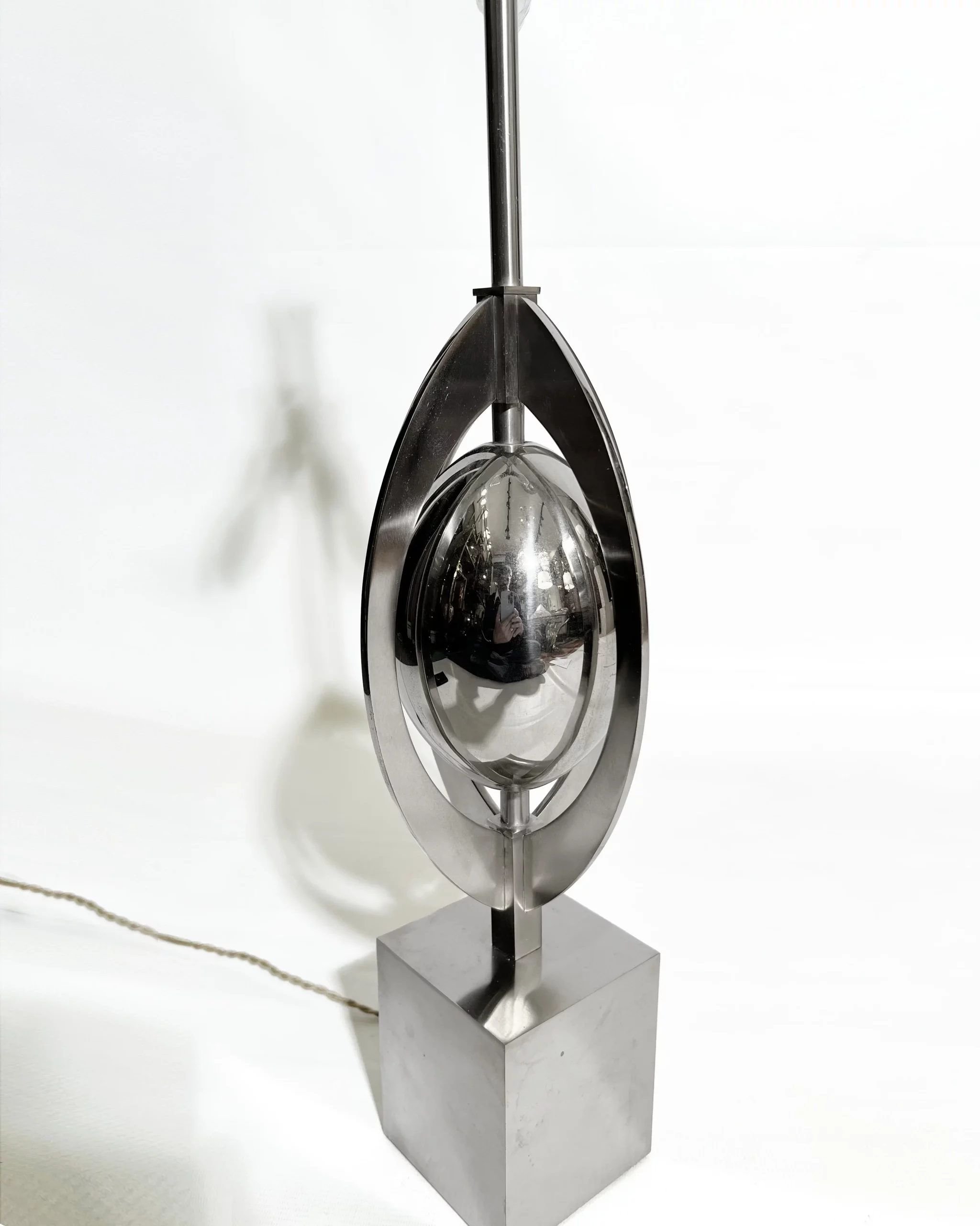 Galerie-Canavese-lampe-ogive-Maison-Charles-04