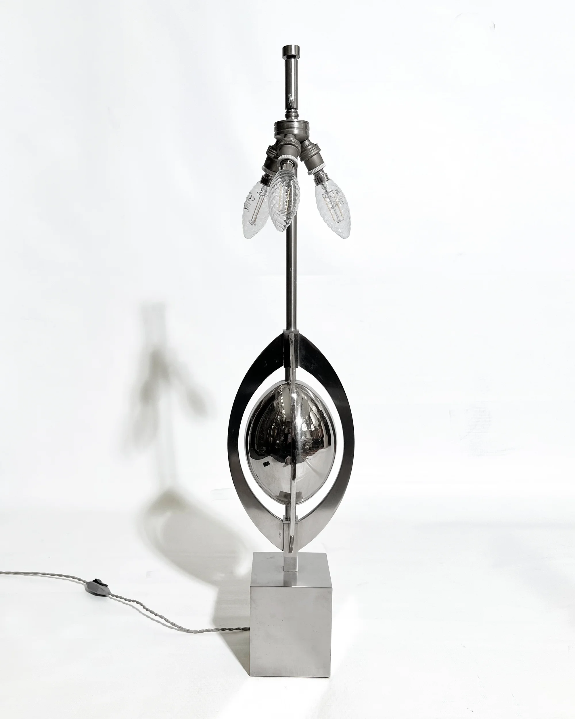 Galerie-Canavese-lampe-ogive-Maison-Charles-05